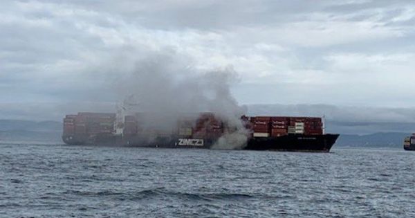 ZIM Kingston vessel caught fire near Victoria, BC, Canada after losing many containers