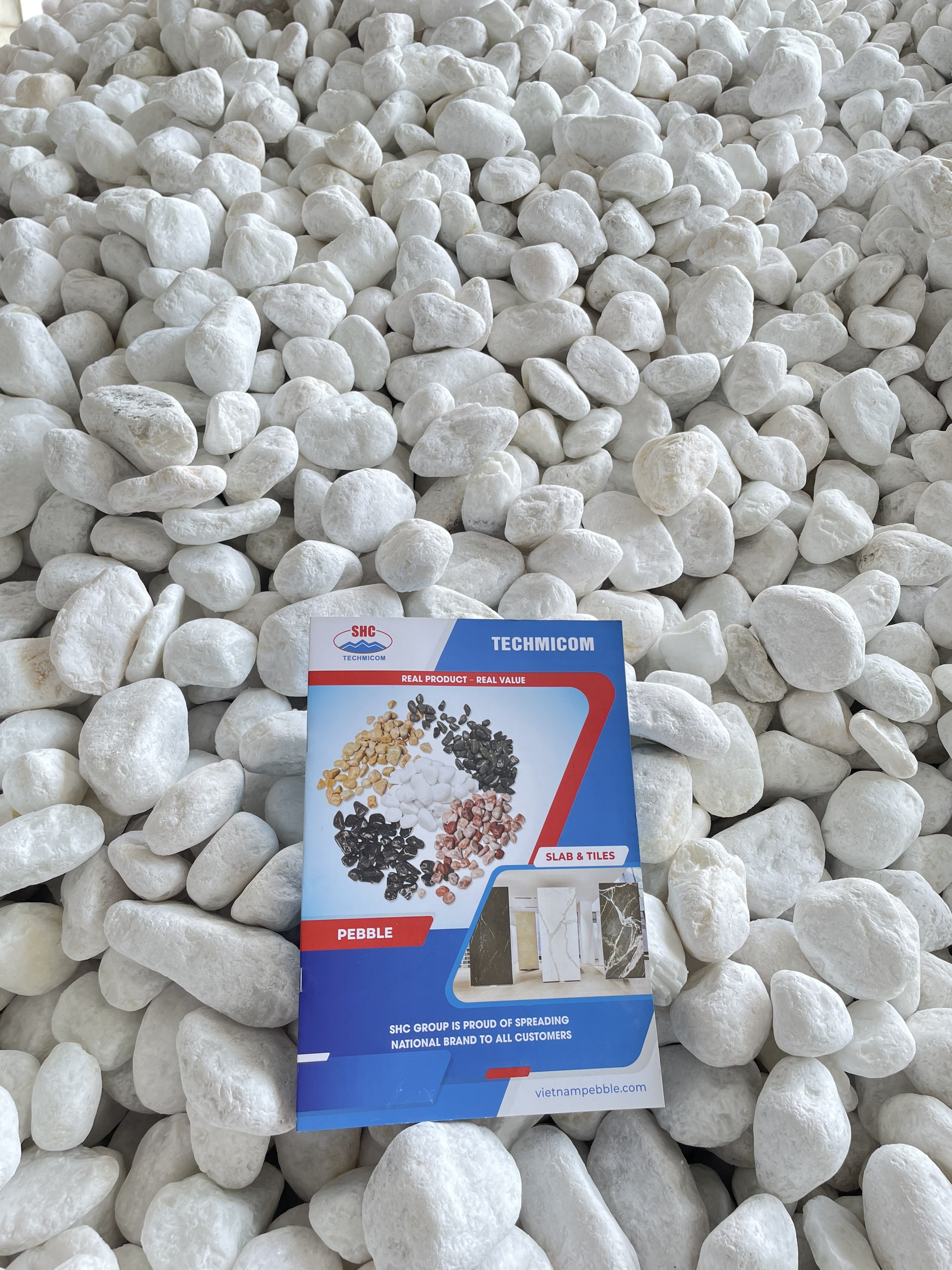 Decorating living space with pebble stones